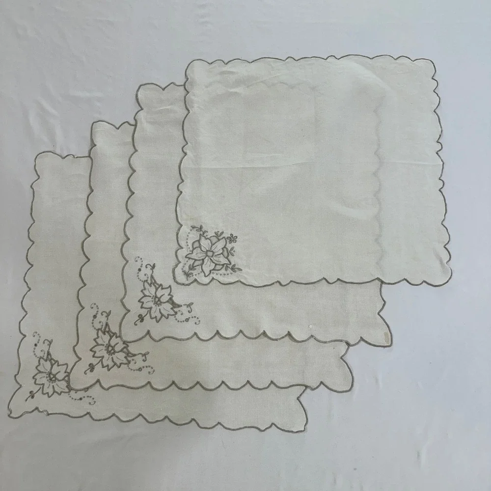 Vintage Napkins‎ Set 4 White Linen Floral Embroidered Scalloped Edge 17